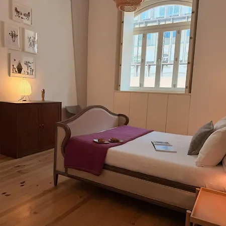 Stylish Near Timeout Market リスボン