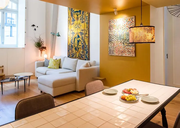 아파트 Stylish Near Timeout Market