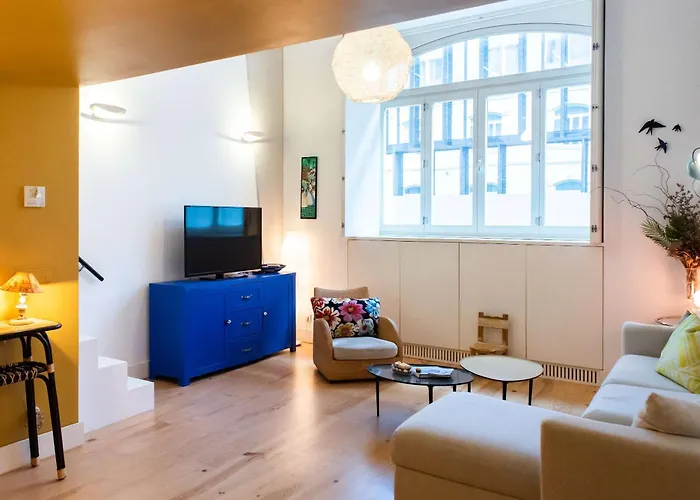 아파트 Stylish Near Timeout Market *